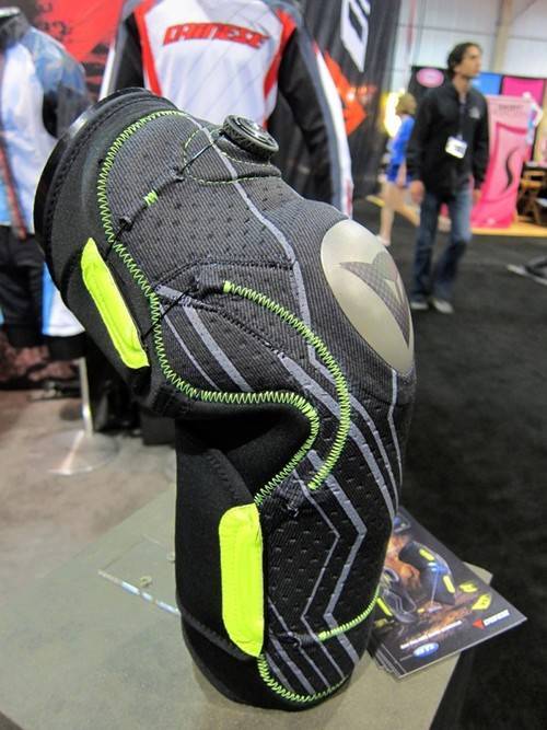 piersstorey: Dainese Oak Pro knee and elbow pads featuring Boa reel-and-cable technology (via Interb