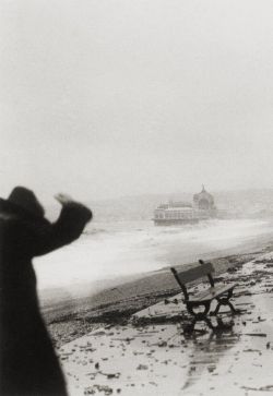 remarque:  Jacques Henri Lartigue - Tempête à Nice en février, 1925 (detail)