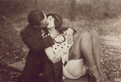 vintagecheesecake:  A kiss - 1920s on Flickr.