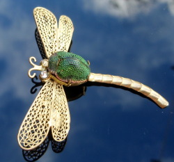 abfabjewels:  Art Nouveaux dragonfly with filigree gold wire wings and genuine scarab beetle body (the hard outer carapace). Dates to c1910 Images from my archives. 