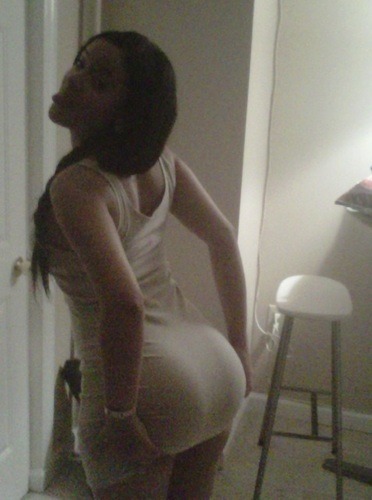 asstittesentertainment:  Damn She Holding Her Ass