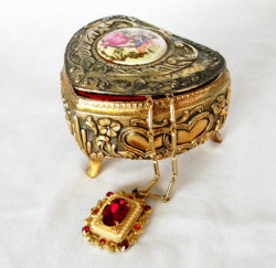 Danidesires:  Vintage Gold Jewelry Box With Interlocking Hearts 