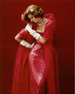 theredhairing:  Suzy Parker photographed in 1952 by Milton Greene. 