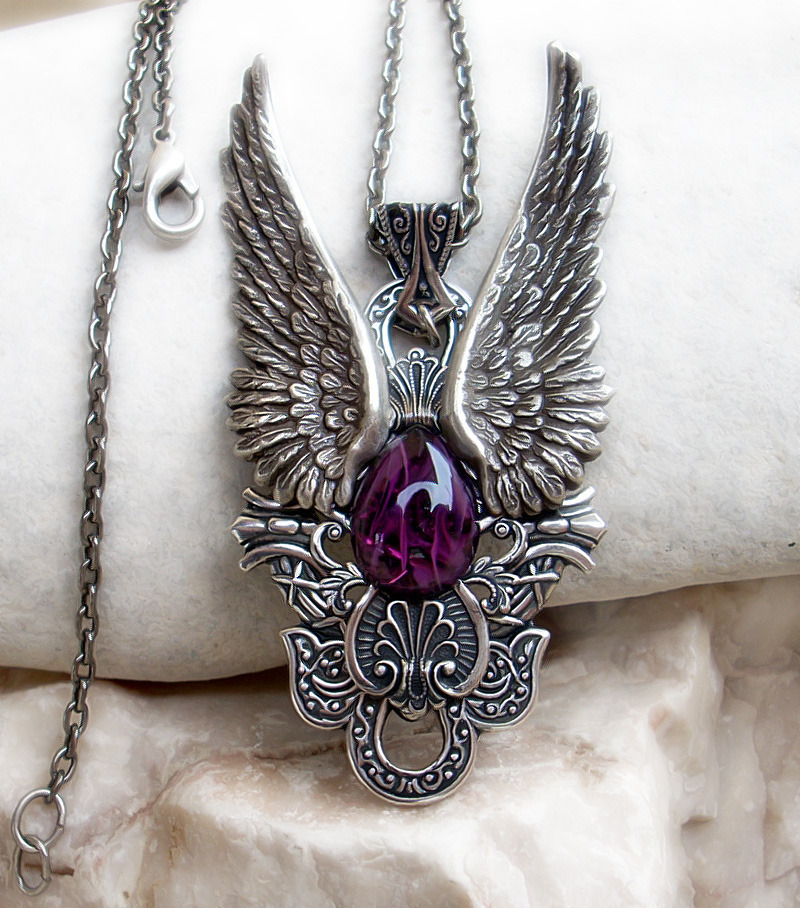 eyesofblack:  Necklaces, Pendants, Chokers By: Aranwen 