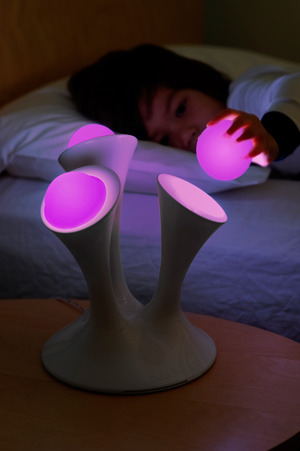 happy-as-pizza:     The Glo interactive nightlight has removable illuminated  Glo