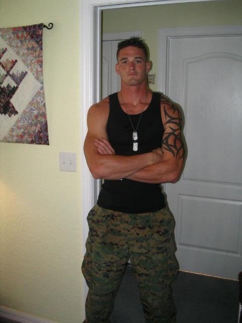 sequelguerrier:  Looks,  stance,  tats  .  .  .  ! 