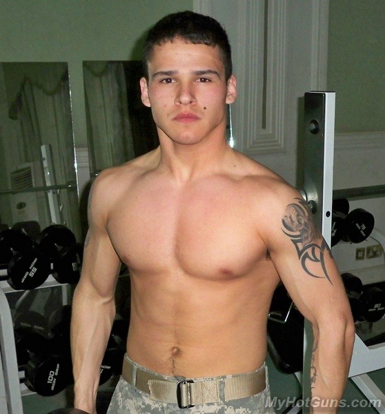 manymilitarymen:  http://manymilitarymen.tumblr.com 