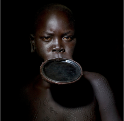 fortheloveofmods:  Surma woman with lip plate