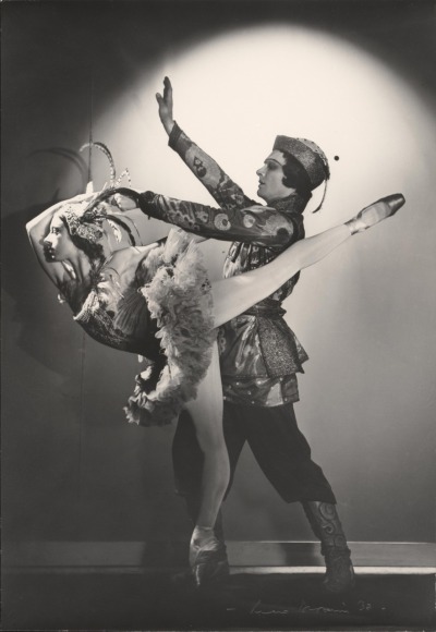 missfolly:
“ Max Dupain: Valentina Blinova & Valentin Froman in Stravinsky’s ‘The Firebird’, Australia, 1938
”