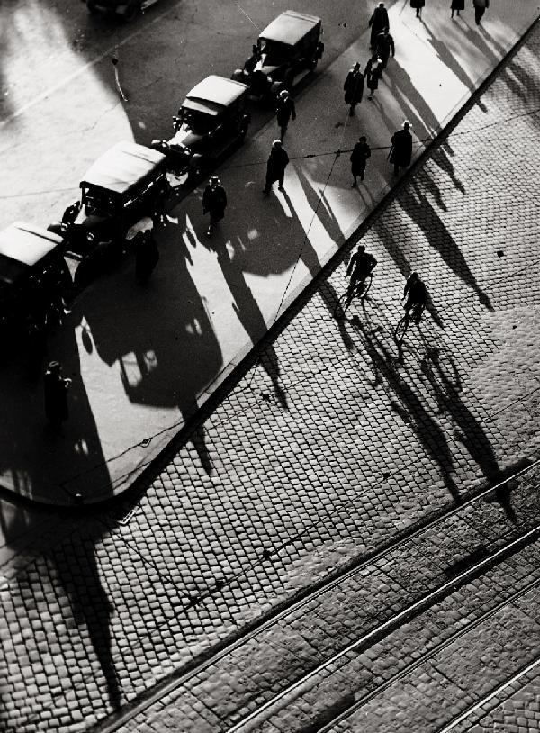 luzfosca:   Erika Schmachtenberger The Shadows are Getting Longer, 1930  