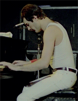 mreddiefercury:iwantyoufreddiemercury:Freddie Fooling around on the piano at Rock Montreal before ‘P
