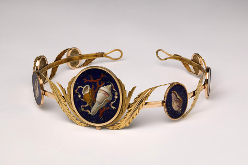 travellinganachronism:travellinganachronism:Tiara. 1808, Florence or Naples. Gold and lapis lazuli. 
