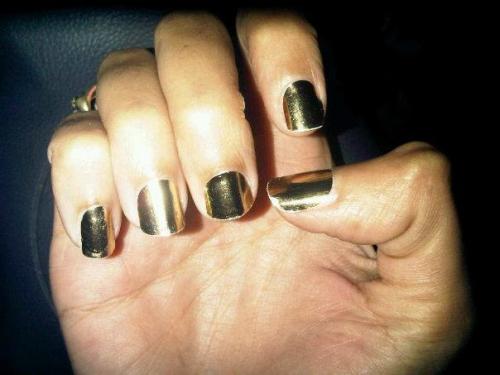 Living My Life Like It&rsquo;s Golden For New Year&rsquo;s Eve I rocked these Metallic Gold nail wra