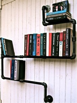 micasaessucasa:  Industrial Pipe Bookshelf