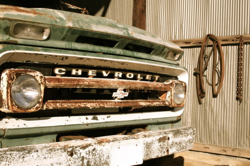 unpetitbaroque:  Rusted Chevy in Plainview, Virginia