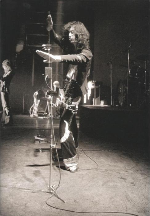 abbys-road:  Theremin appreciation post!