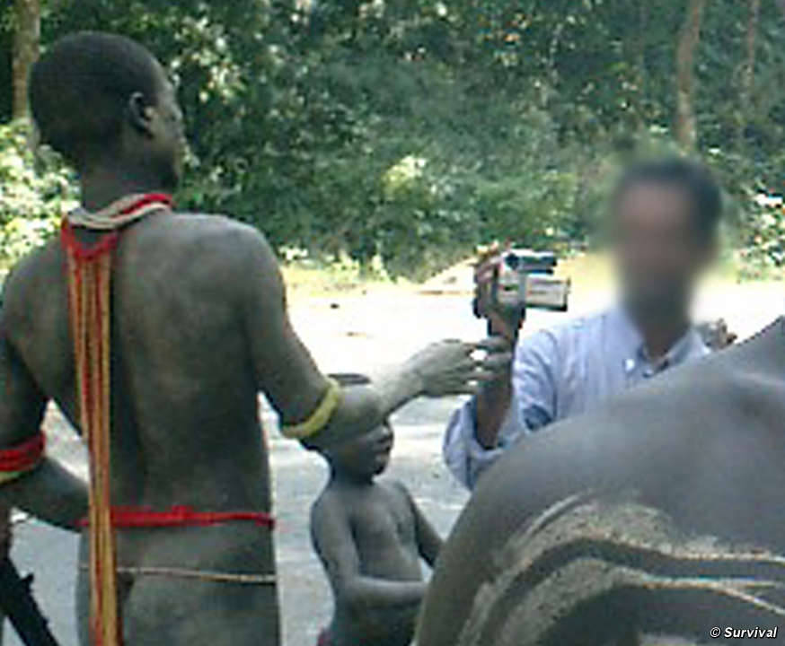 ethiopienne:  tsotchke:  selchieproductions:  Police involvement in ‘human safaris’