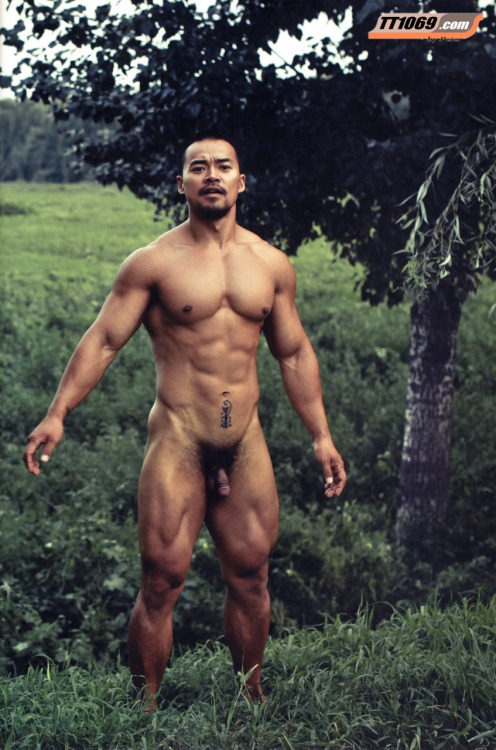 yalugames: Wang Wei. He is China’s National Bodybuilder Championship winner in 2010. 32 Years old. a
