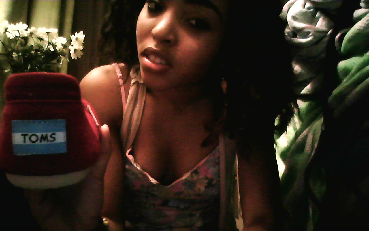 curlyhairnyjah:  I love my toms 