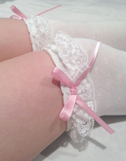 salt-roses:  Pink, pale and pretty. Message me if you are really similar :) 