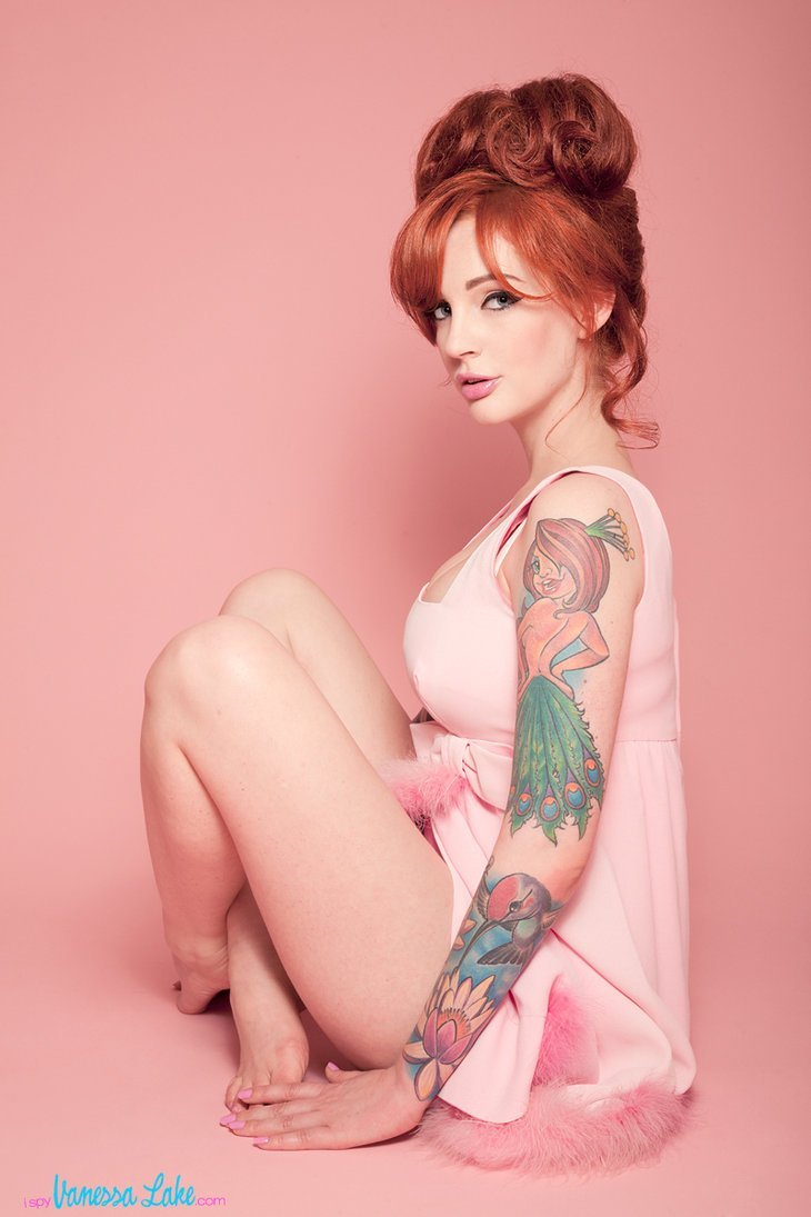 januarybride:  mrhalfway:  Redhead of the Day: Vanessa Lake. Girls this hot don’t