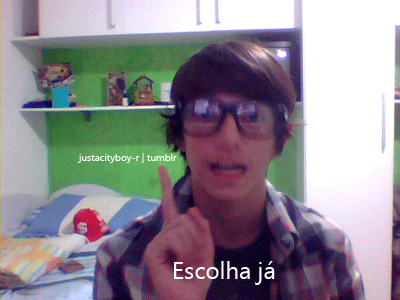 avidaemgif:  Pena que esse nerd tem um cabelo escroto 