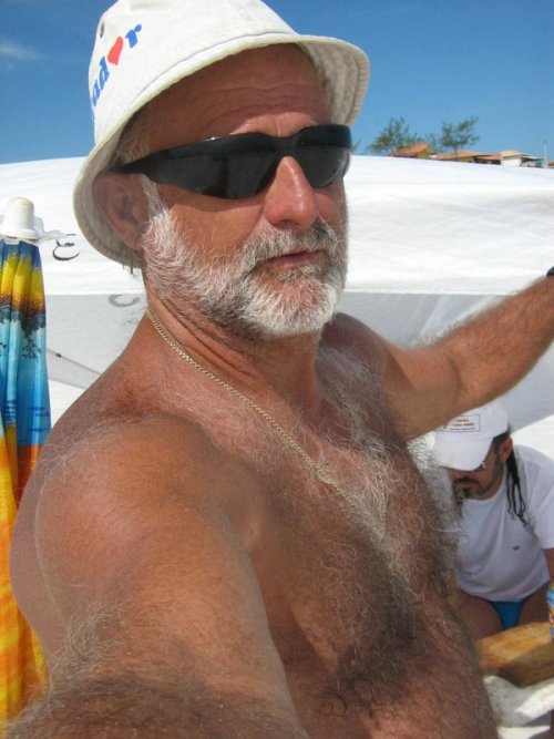 hotoldermenonline:  White hat