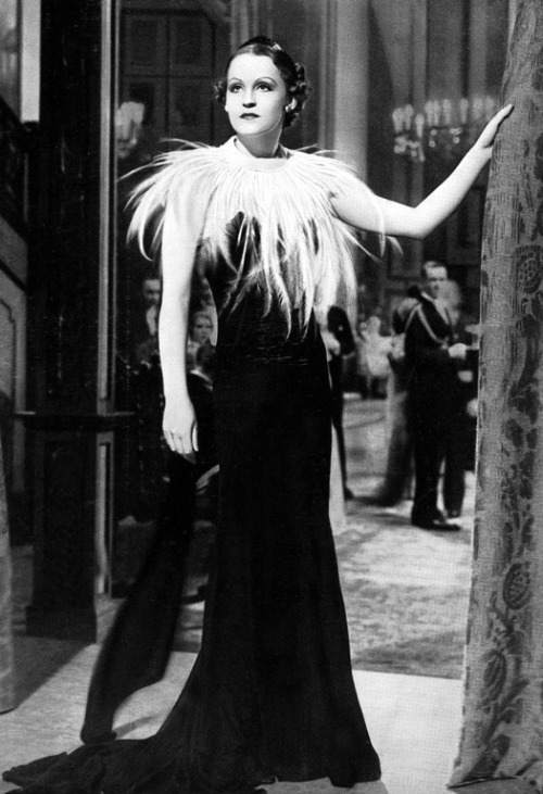 brigittehelm:  Brigitte Helm in Gold (Karl Hartl, 1934)  via 