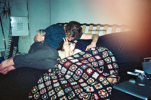  Eu quero dormir com você,mas não para fazer sexo. E sim  por que eu quero acordar perto de você. Eu quero poder te observar antes que você se arrume pra sair. Eu quero passar meus dedos  sobre seus cabelos,quero massagear sua cabeça.Quero tocar