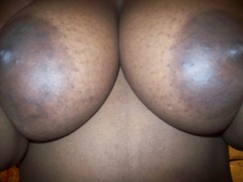 xlhipslipsntits:  Chocolate Aerola’s are porn pictures