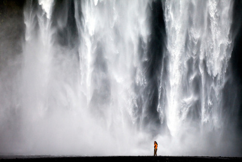 Waterfall shower (Skógafoss - Iceland) by Kiko Yera on Flickr.