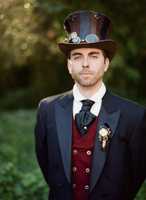 fuckyeahweddingideas:  Victorian Steampunk Themed Wedding  OHH