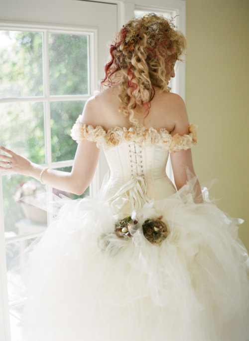 fuckyeahweddingideas:  Victorian Steampunk Themed Wedding  OHH