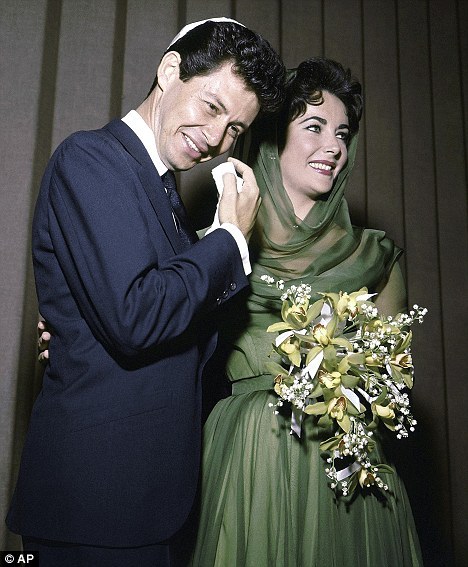 Elizabeth Taylor daringly dons a green, hooded dress for her marriage to Eddie Fisher in 1959 (via chicvintagebrides.com)