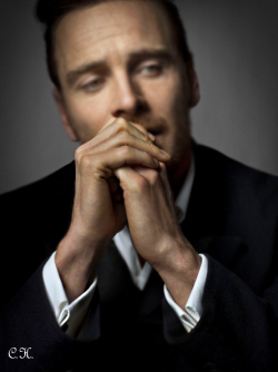ohteepeeh:  miraclefucknut:  velarfricative:  OH GOD  my Lord what   gosh this is so beautiful, Fassy or not Fassy, this pic is beautiful!!Fassy makes it just unearthly!!god that focus on the hands asdfghjkl   Koszula. Ze spinkami. W mankietach. Boże.