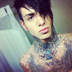 fuckyeahjayyvonmonroe:  Why straightening