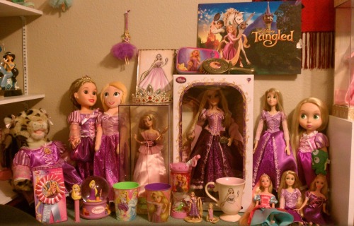 dreamparticles:rebelsong:disneyprincesscollectables:Annnnd this would be my Rapunzel collection. I d