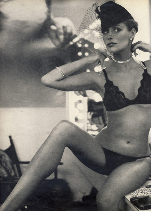 hfwg:  Lauren Hutton by Avedon, 1973. 