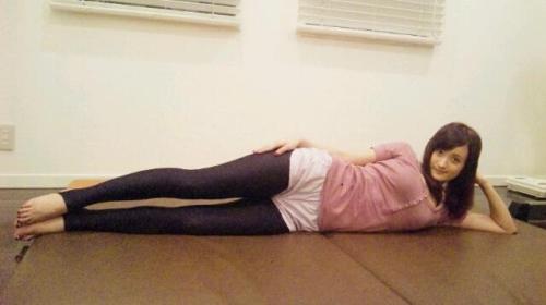 undef: 腸腰筋群と大腿部のストレッチ／☆502ちゃんとストレッチ☆のコーナーの画像 | 小松彩夏オフィシャルブログ「コマブロ」Powered by Ameba