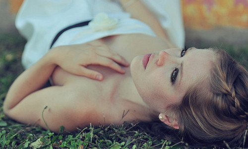 just-learn-to-smile:  […] E eu sonho, tentando fugir da minha realidade. 