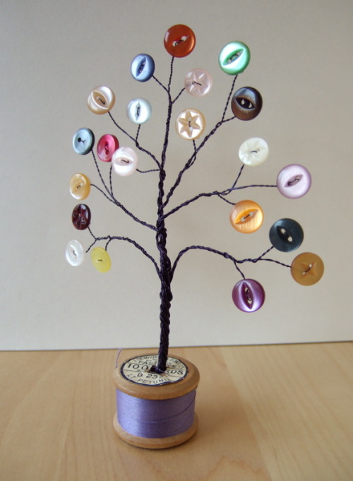 DIY Inspiration - Button Tree. This is pretty cool and you know I post a lot of button crafts (and r