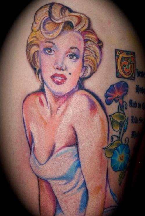 fuckyeahtattoos:  My Marilyn piece, in memory of my god-mother that recently passed away. She’s the reason I have so much love for the 40’s and 50’s. Marilyn was her idol, and she was mine. So this is for her, she will be missed. 
