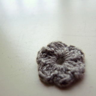 新しい編み図 花のモチーフ 花のモチーフ005に使用している糸は コットンのレース糸