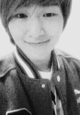XXX 6 favorite pictures, selca edition, 3/5 ⇢ Onew photo