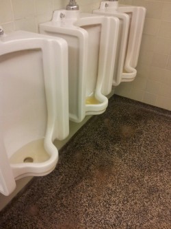 justyniscool:  Pissiest bathroom in America.