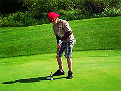 angeldrews-w-a-g:   Justin playing golf in 2008  como ele era magrinho , aww