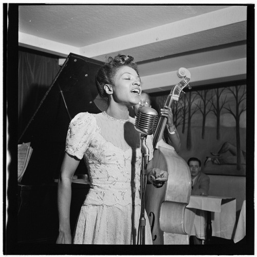 conversationsindeadlanguages:  maxine sullivan at the village vanguard 1947 taken by william gottlie