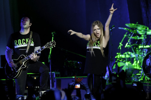 larilittlered:  The Black Star Tour<3