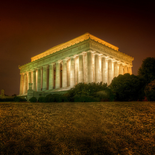 The Lincoln Memorial (by Stuck in Customs)