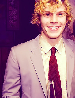 tsukiyamo:  Evan Peters ● Pre Golde Globes Party (11.01.12) 